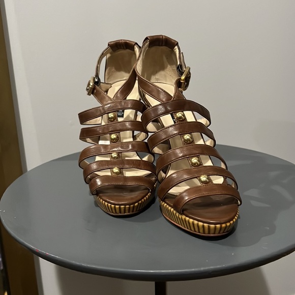 Claudia Ciuti brown leather straps heels. - Picture 2 of 7